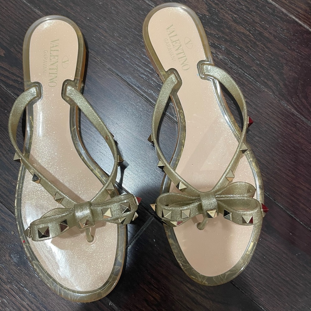 Valentino Garavani rockstud flip